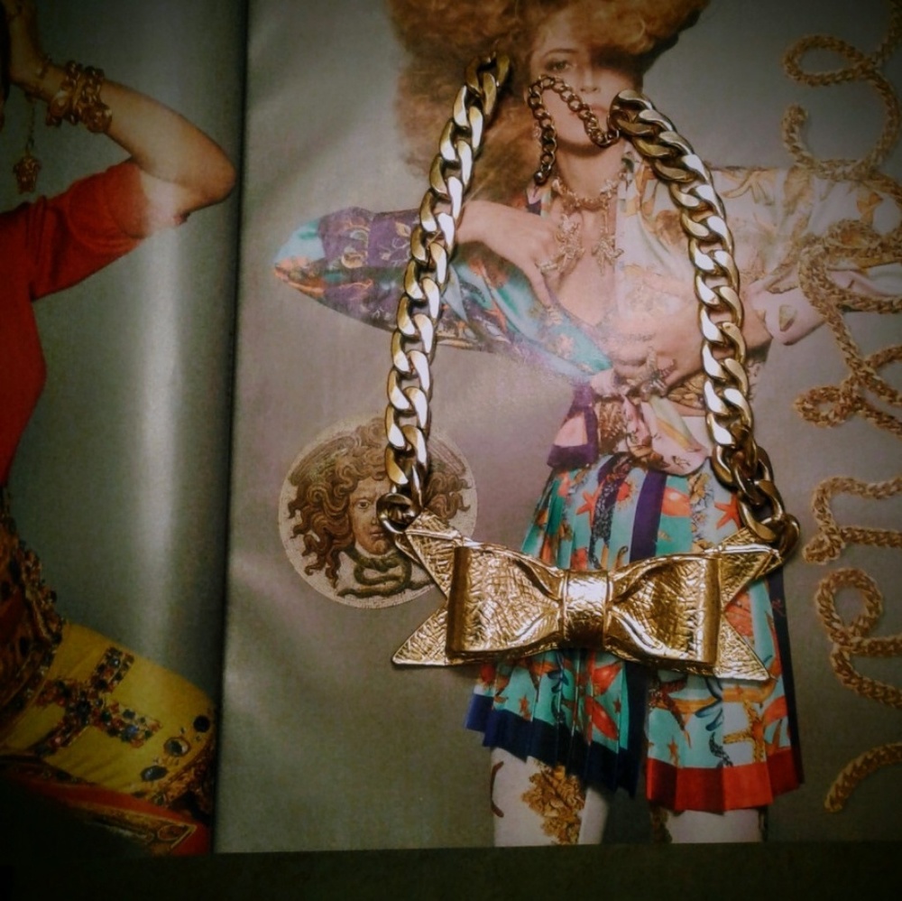 Gold Bow Chain Necklace - Picture 5 of 7